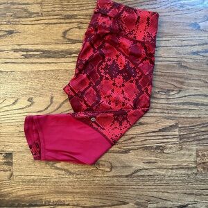 Lululemon Vent it Out Crop 17" Ziggy Red size 8